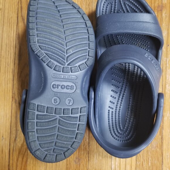 Navy Crocs Sandals Women's Size 7 - Picture 4 of 4